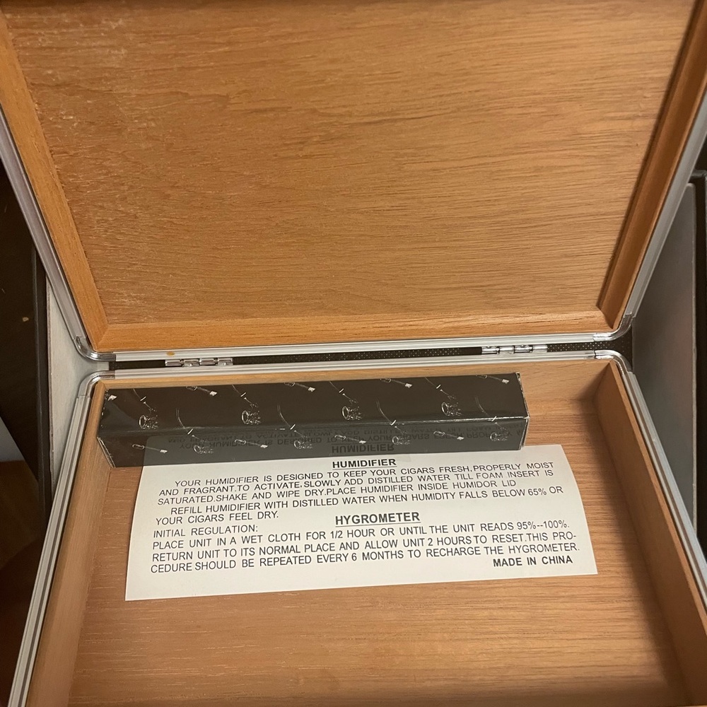 Colibrí travel cigar humidor